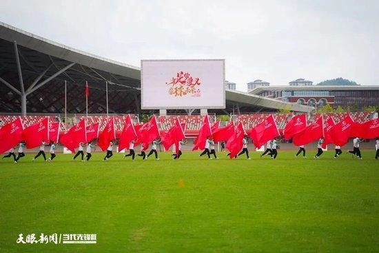 小孩儿的父亲，一个全城塔吊的总办理者，下达了一个鼓舞人心的号令，帮他改变被动场合排场。